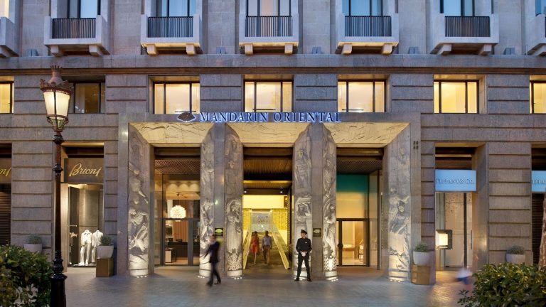 Fachada y entrada principal del Hotel Mandarin Oriental de Barcelona